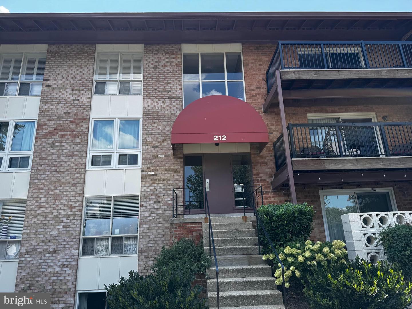 212 Locust St SE #111 — photo