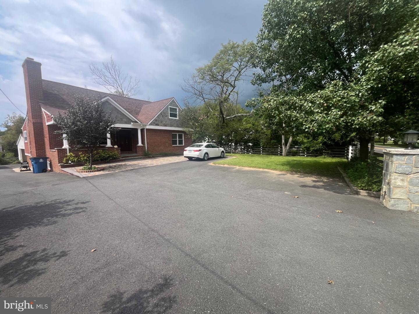 2836 Cedar Ln — photo