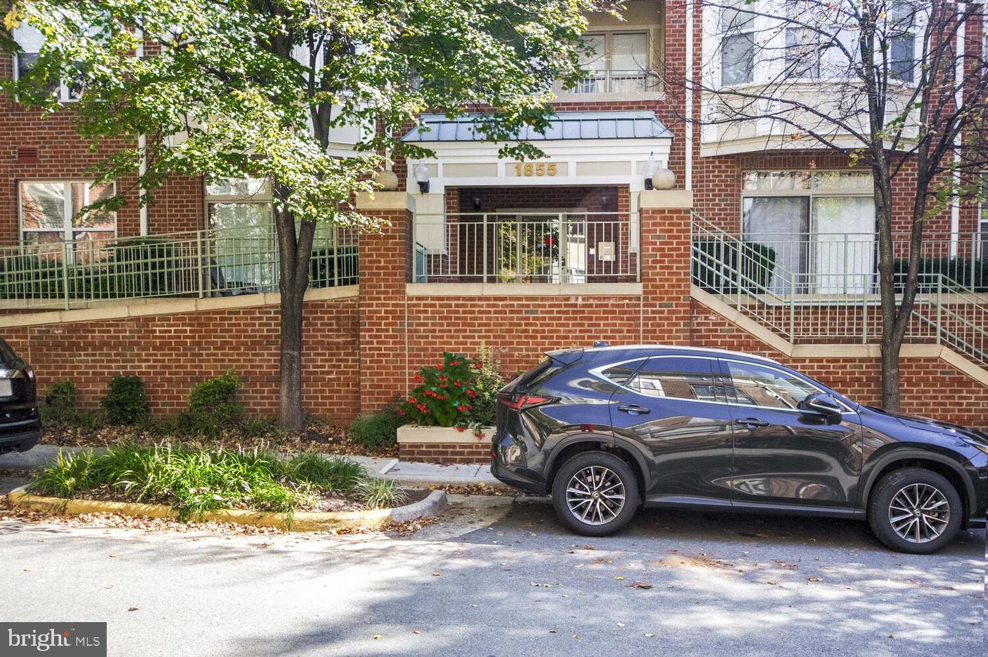 1855 Stratford Park Pl #215 — photo