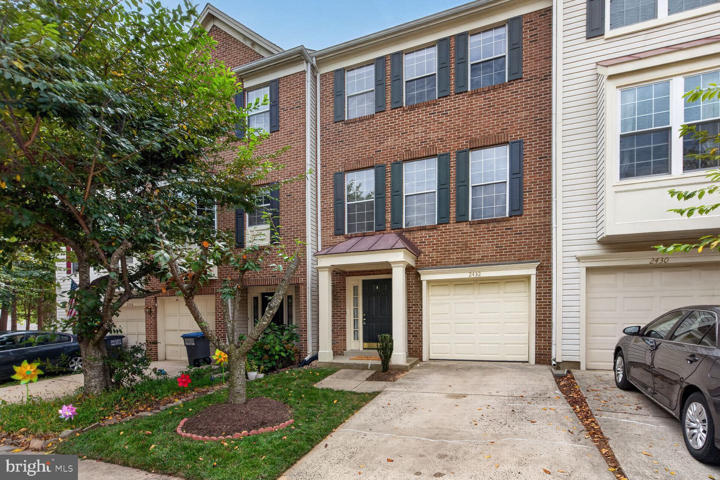2432 Clover Field Cir — photo