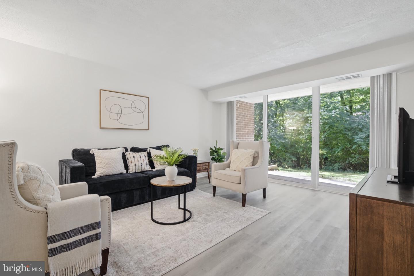1412 Northgate Sq #1B — photo