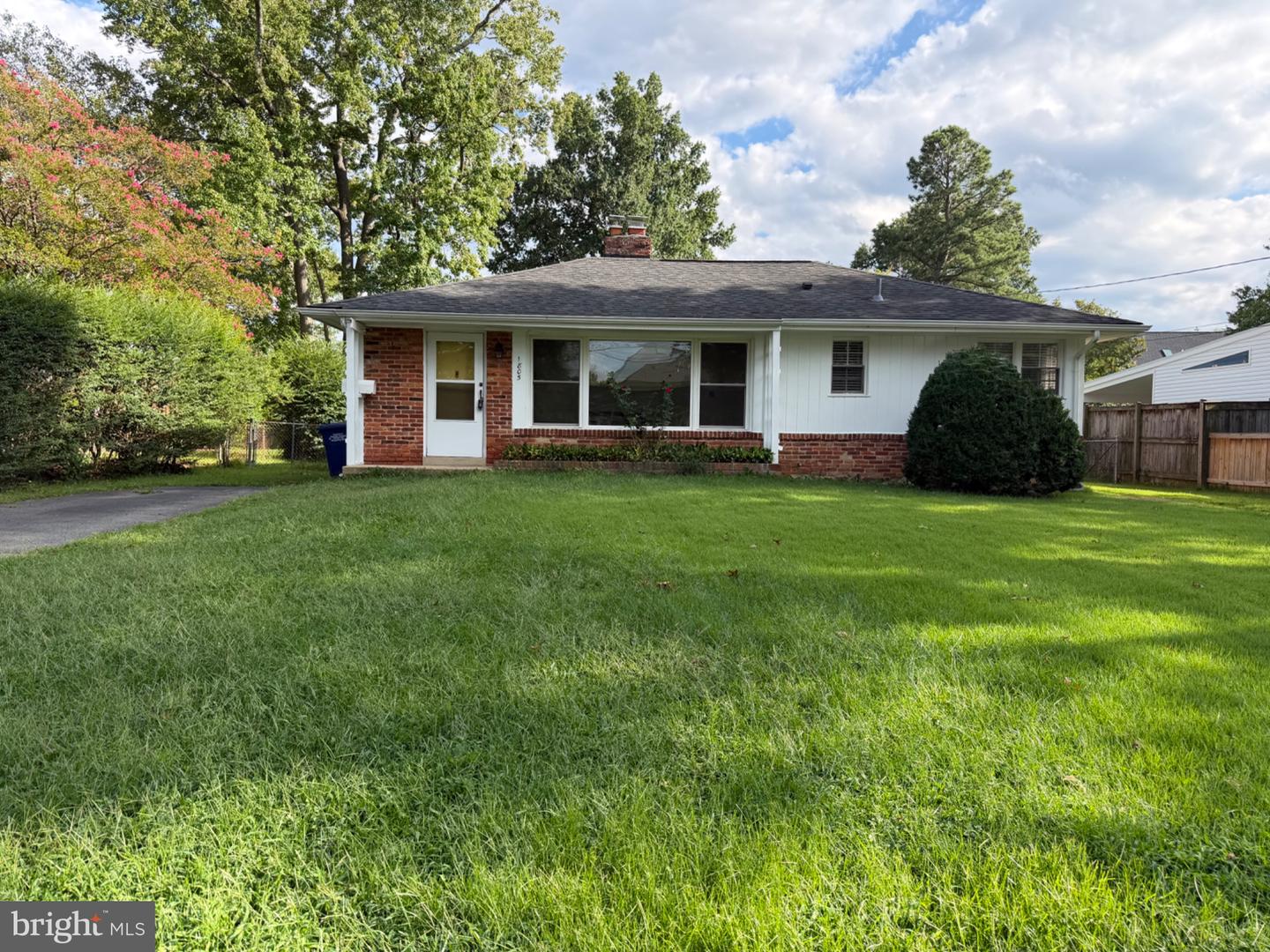 1805 Stratford Dr — photo