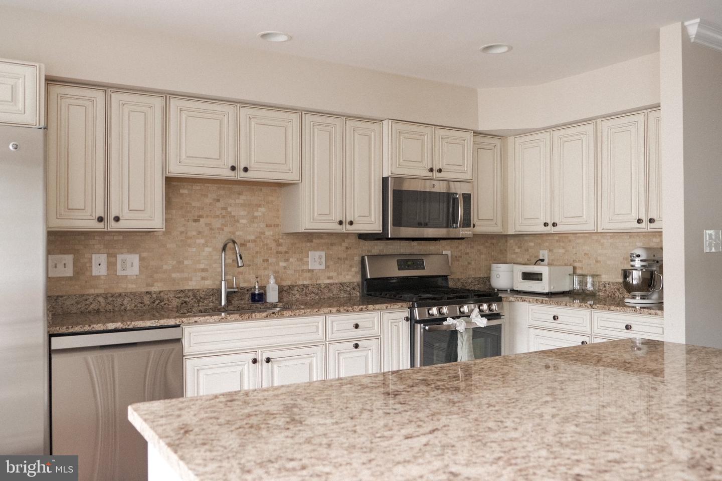 6316 John Charles Lndg — photo