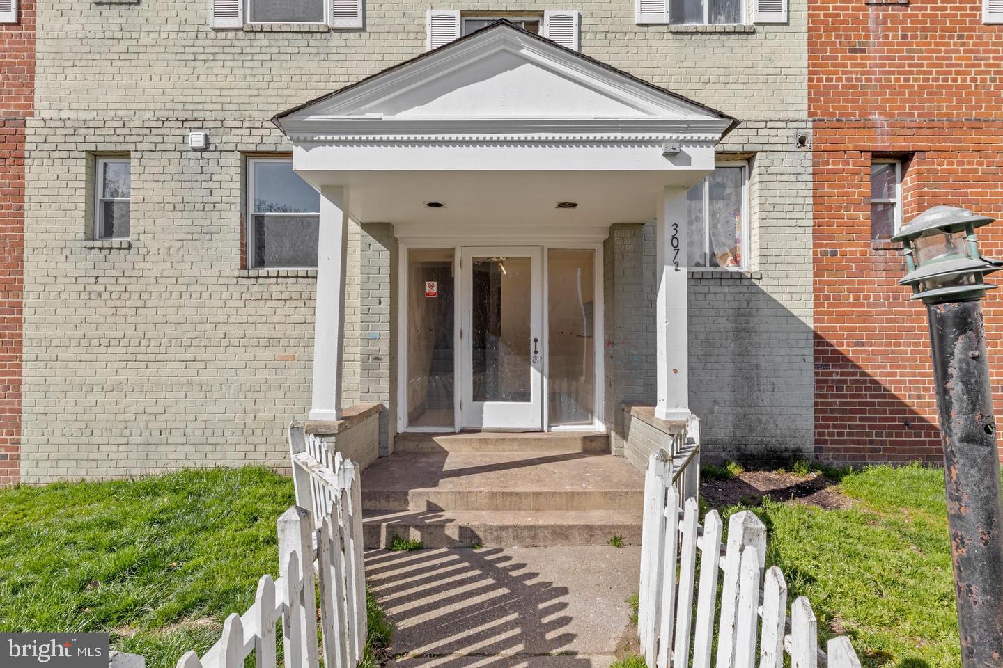 3072 Patrick Henry #202 — photo