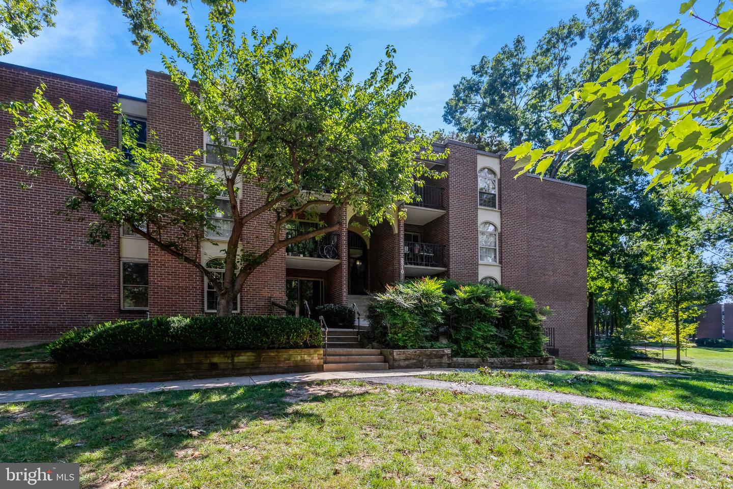 3310 Woodburn Village Dr #11 — photo