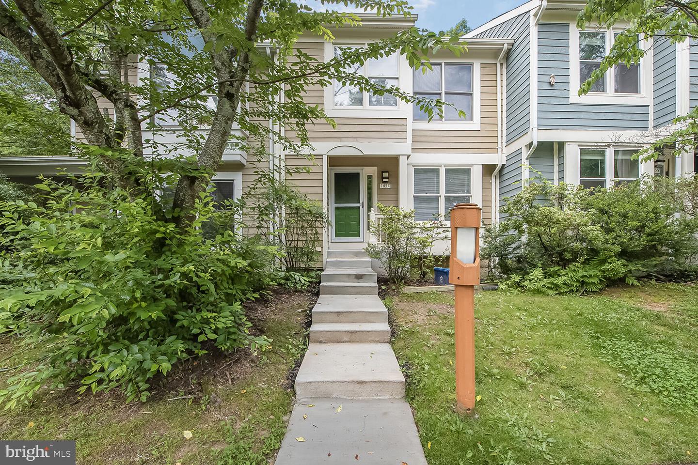 1657 Oak Spring Way — photo