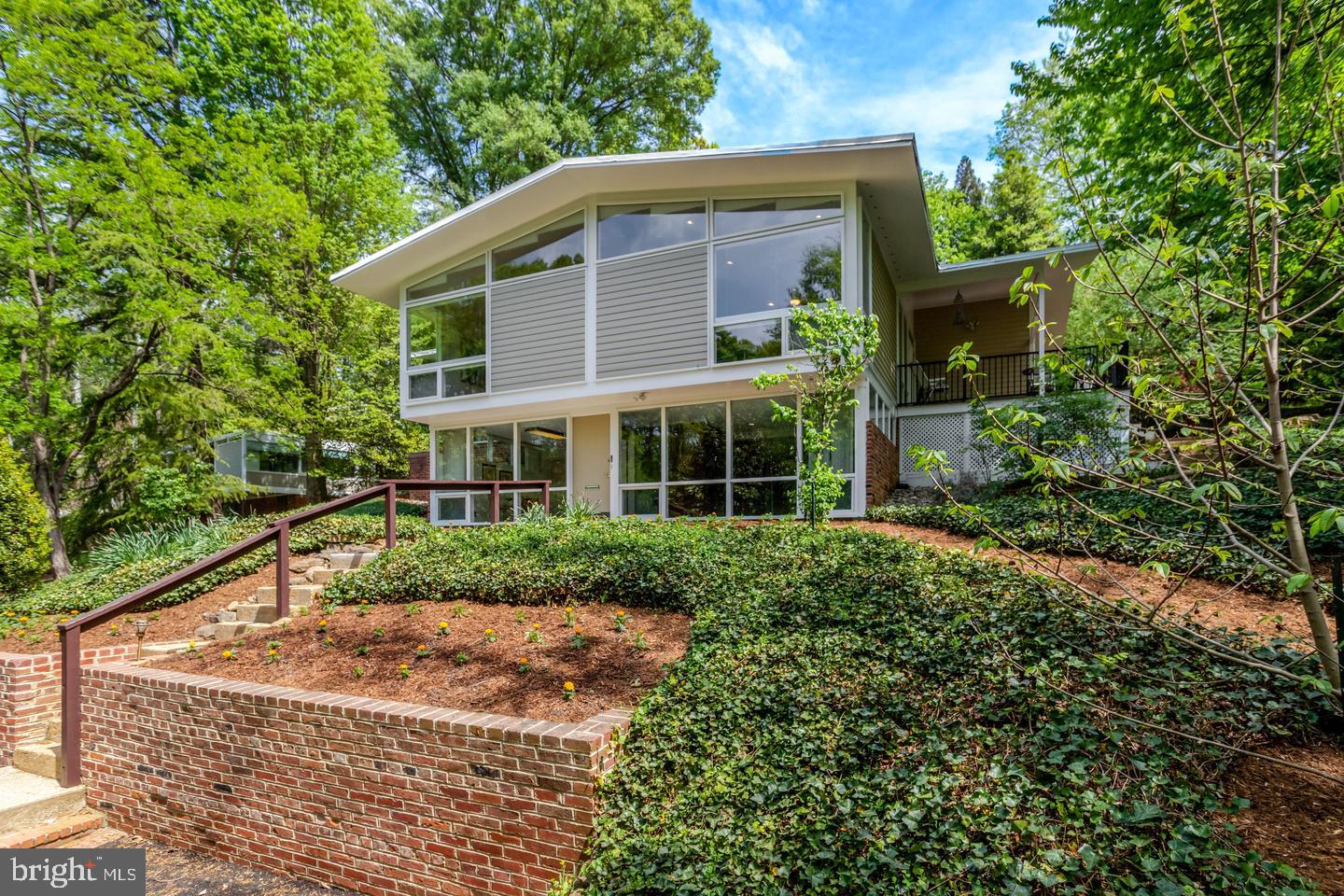 7413 Rebecca Dr — photo