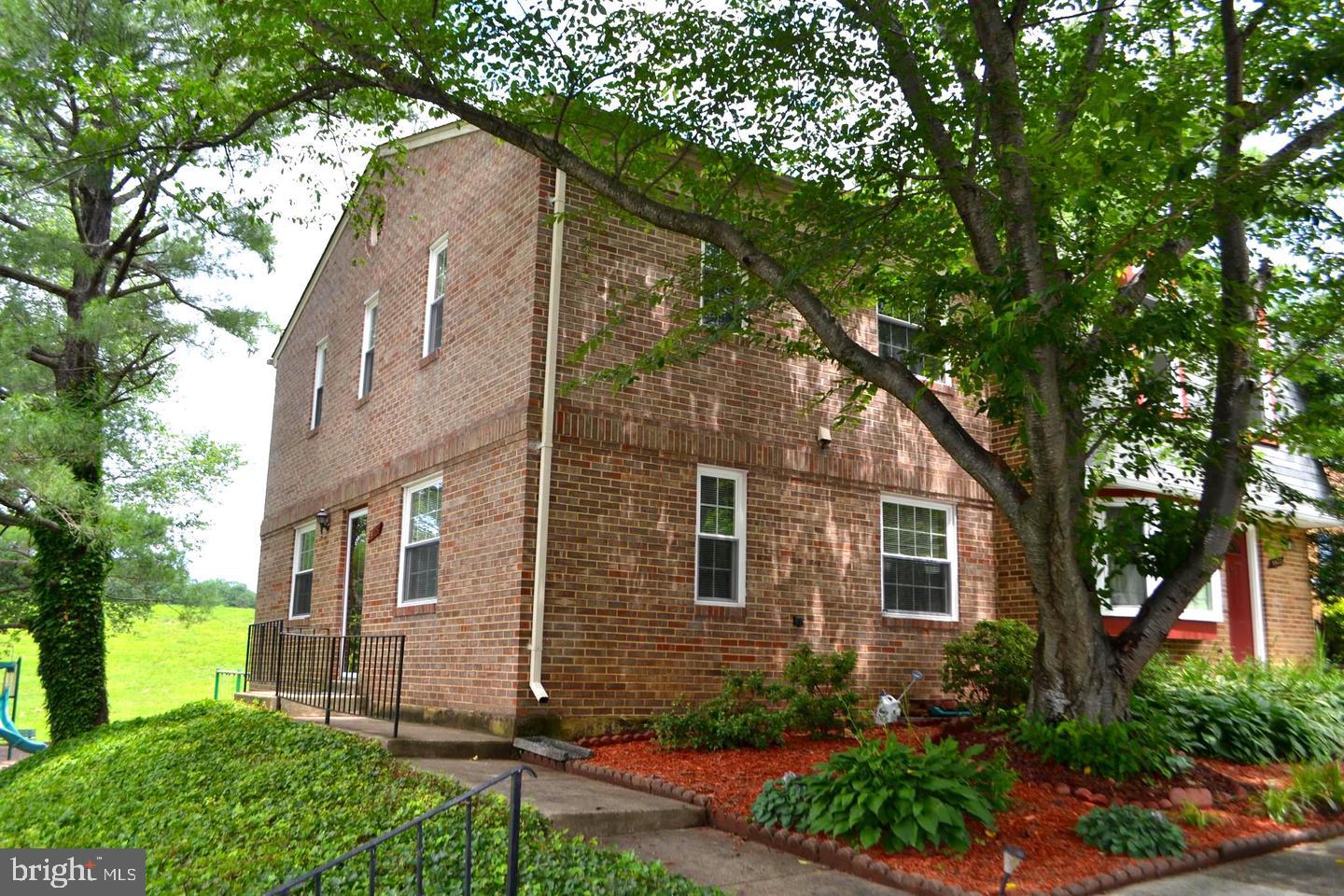 9926 Lakepointe Ct — photo