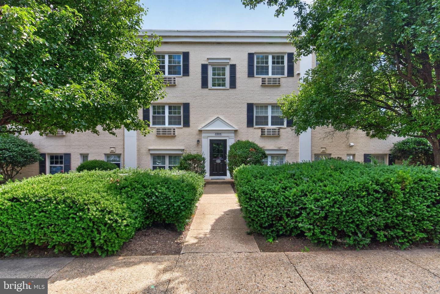 2305 Farrington Ave #203 — photo