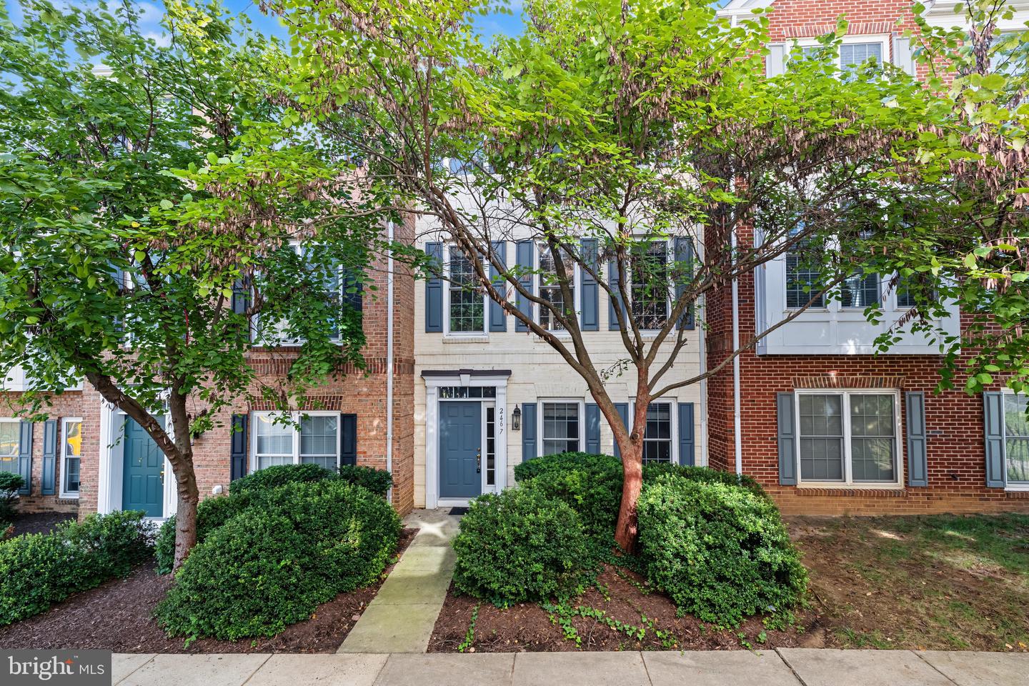 2467 Huntington Park Dr — photo