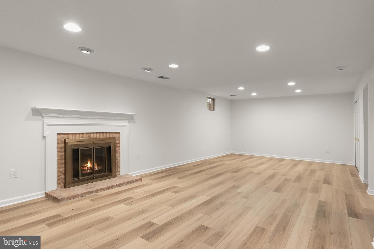 1558 McLean Commons Ct — photo
