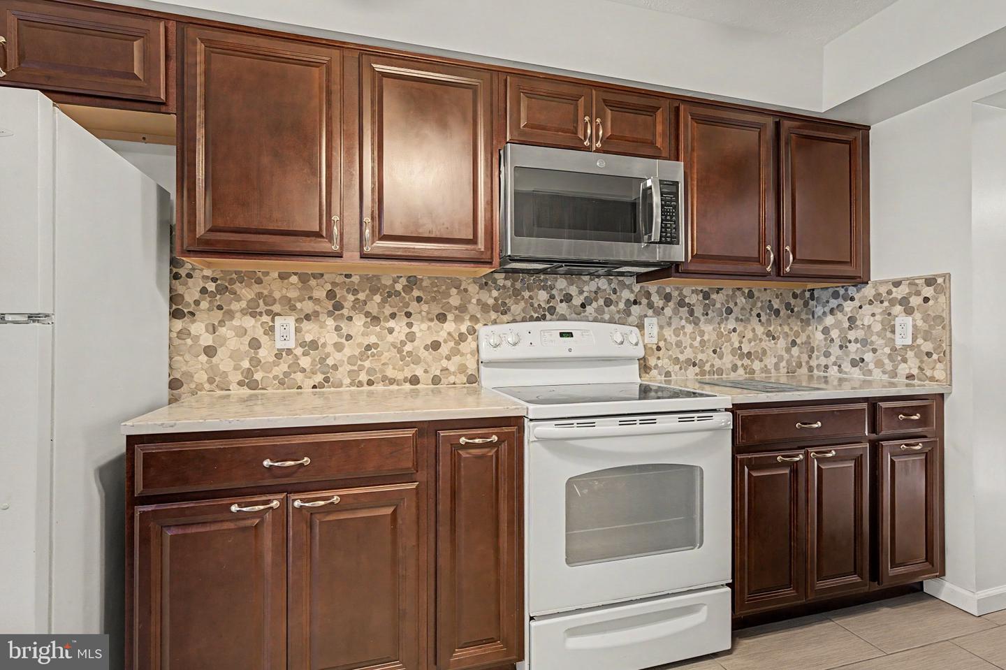 7315 Stream Way, Springfield, VA 22152 — photo 2