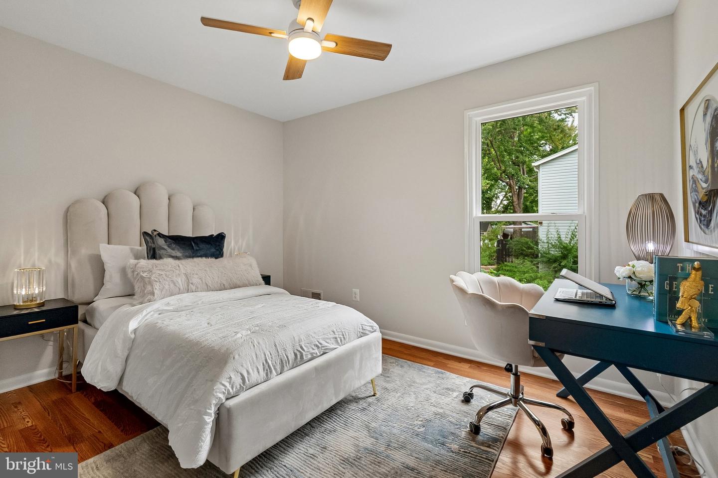 4106 Hamlin — photo