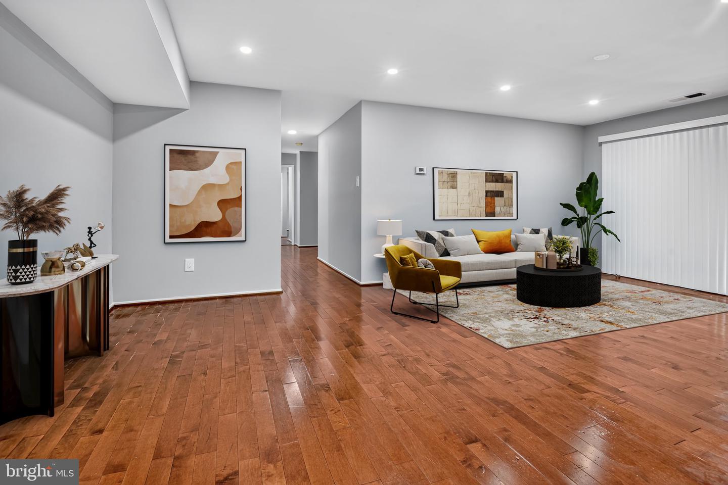 521 Florida Ave #204 — photo