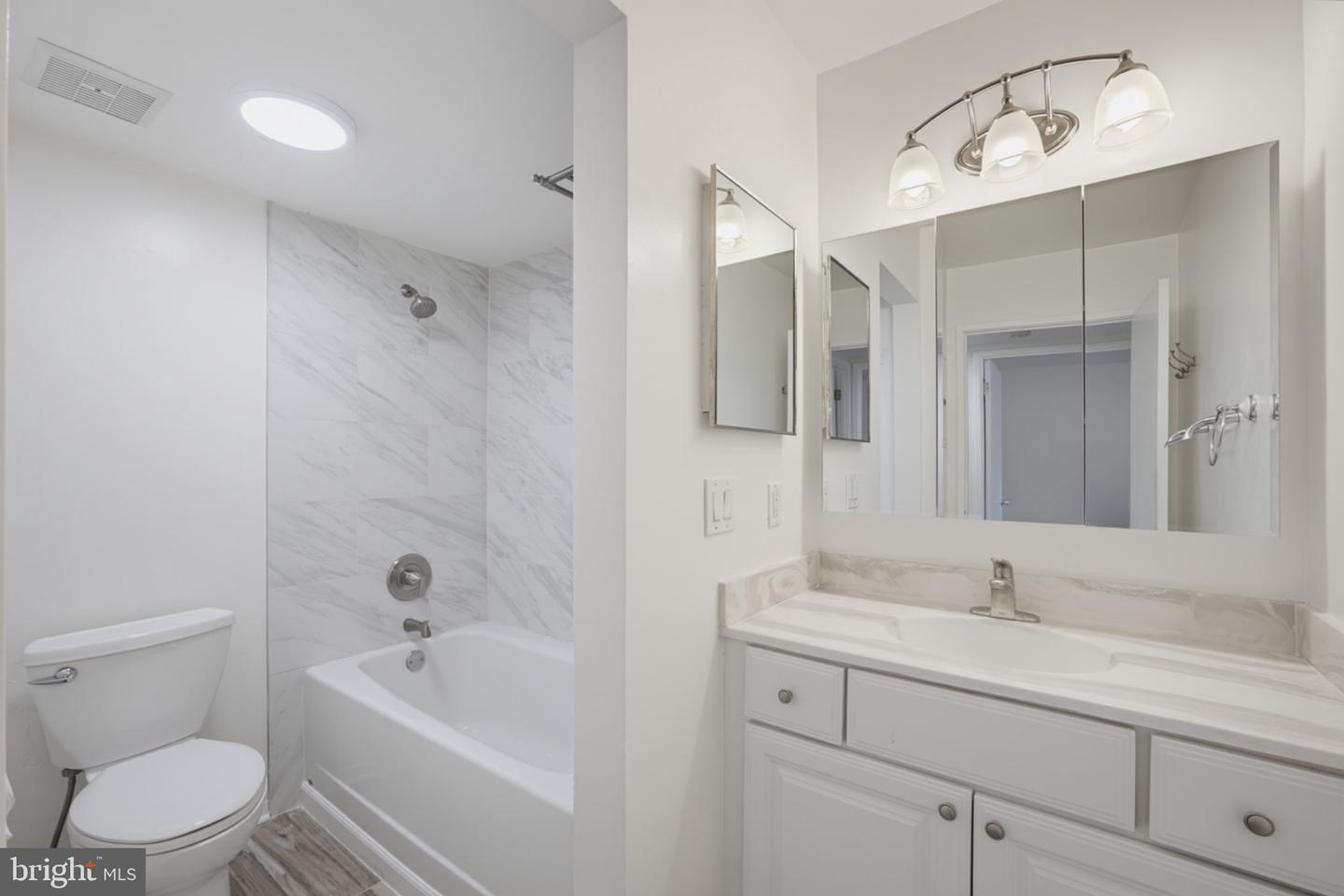 1657 Parkcrest Cir #201 — photo