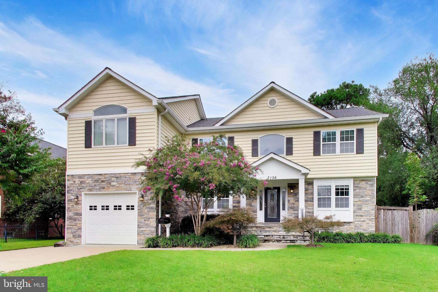 7126 Wayne Dr — photo