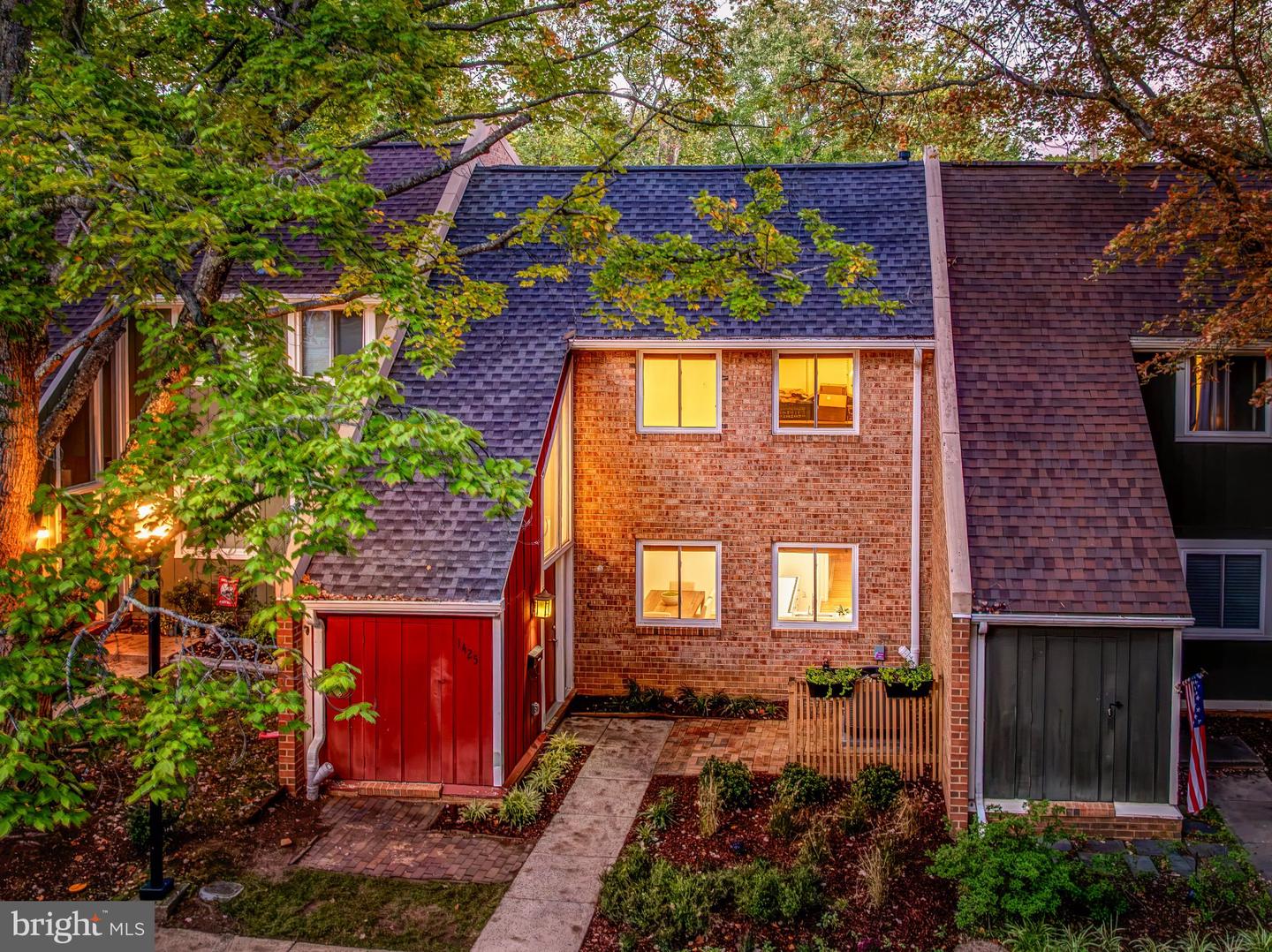 1425 Greenmont Ct — photo