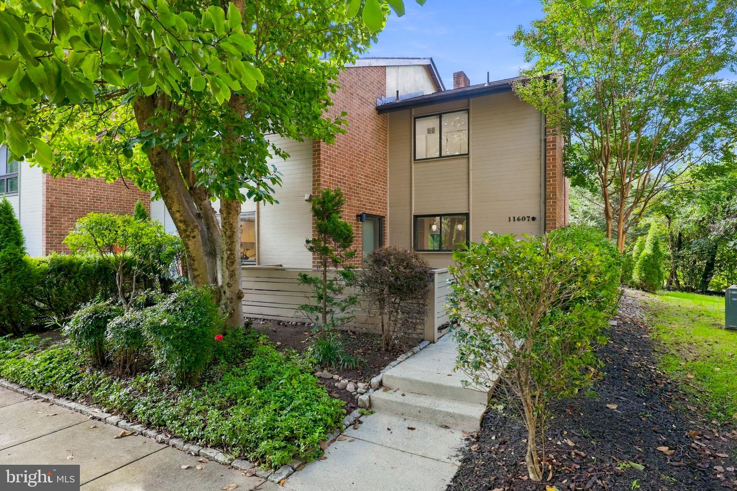 11607 Hunters Green Ct — photo