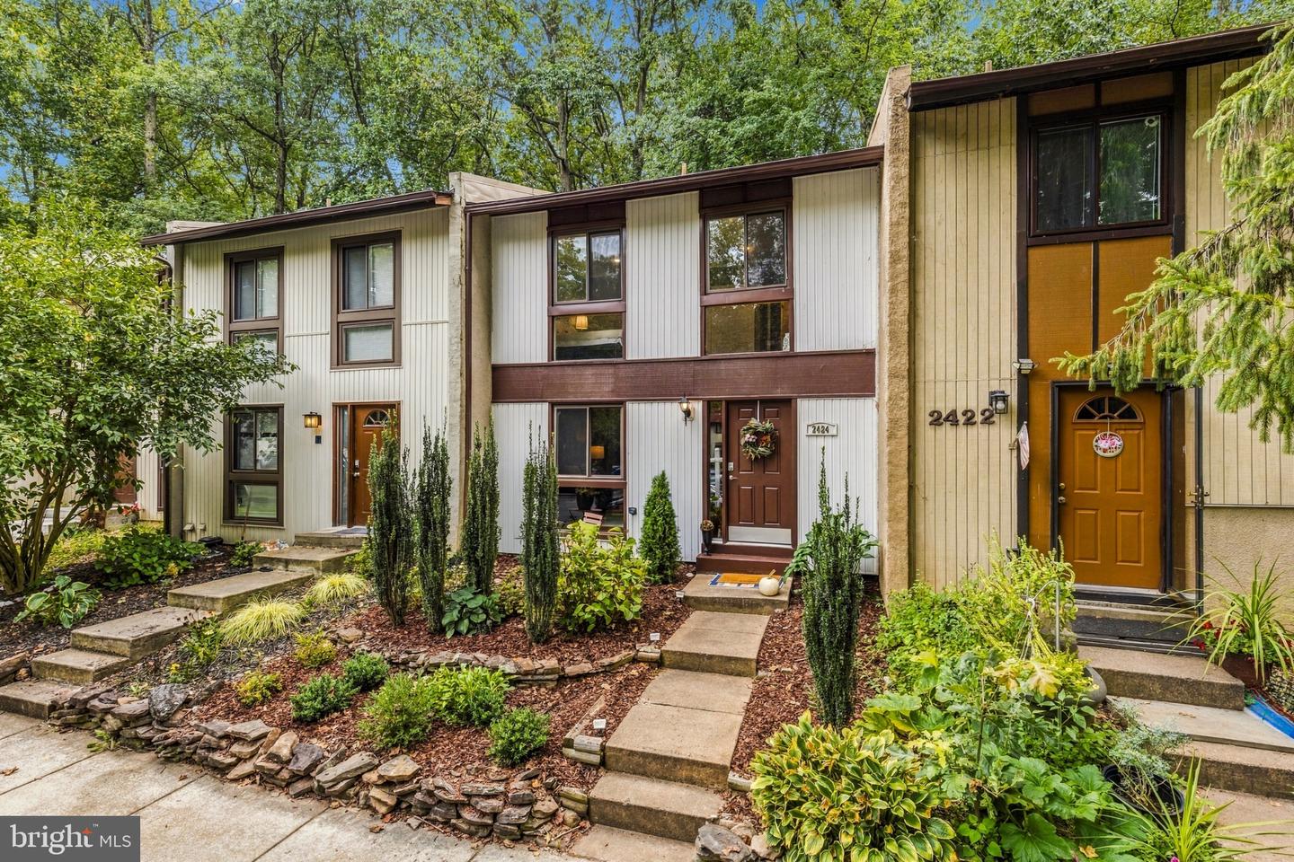 2424 Cloudcroft Square, Reston, VA 20191 — photo 2