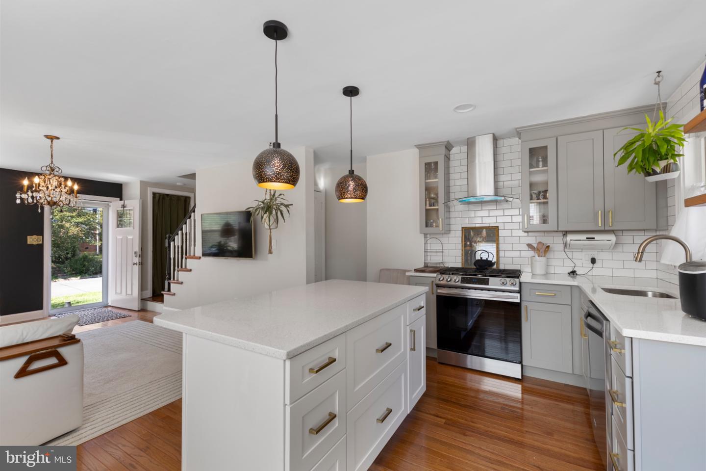 6809 Kenyon Dr — photo