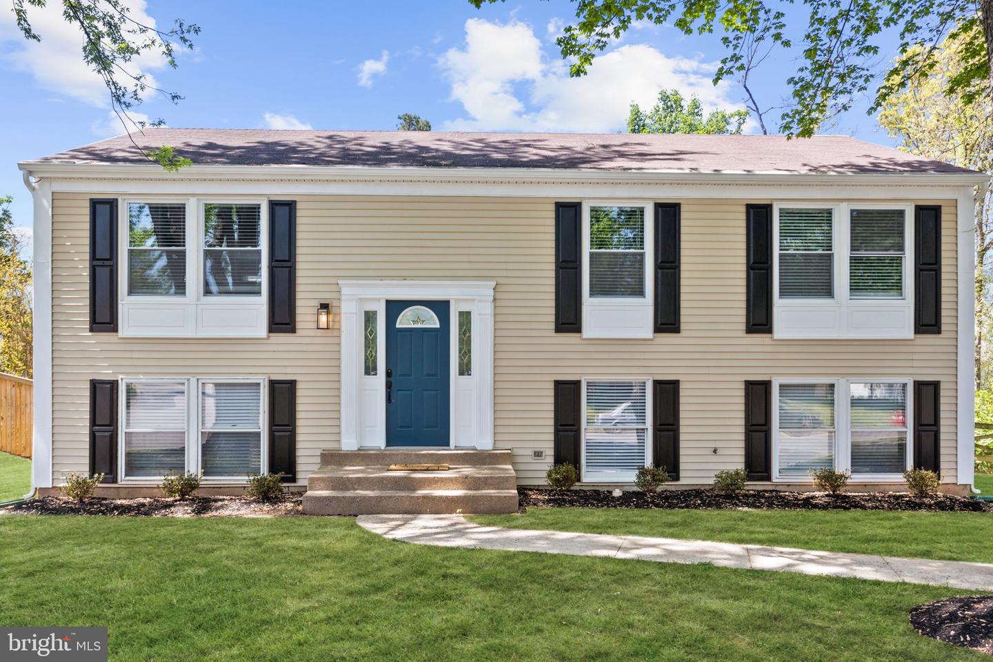 2592 Viking Dr — photo
