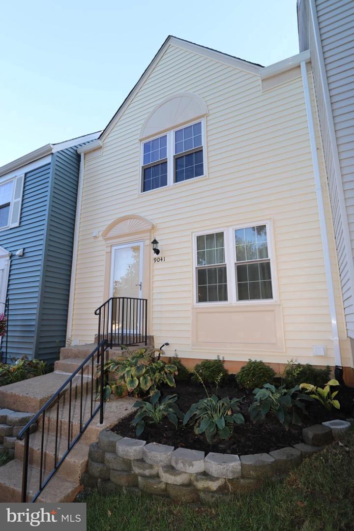 9041 White Rose Ln — photo