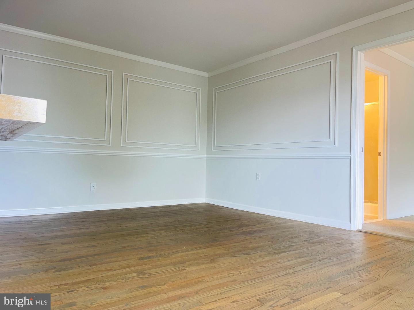 6431 Richmond Hwy #304 — photo