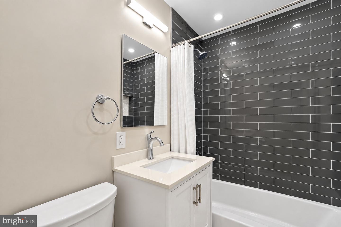 2837 Kalmia Lee Ct #301 — photo