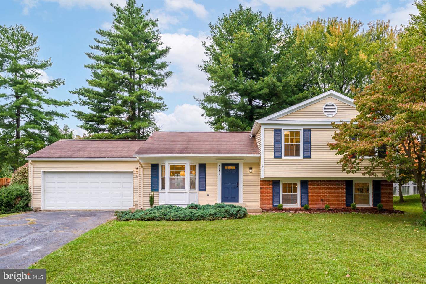 1610 Sadlers Wells Ct — photo