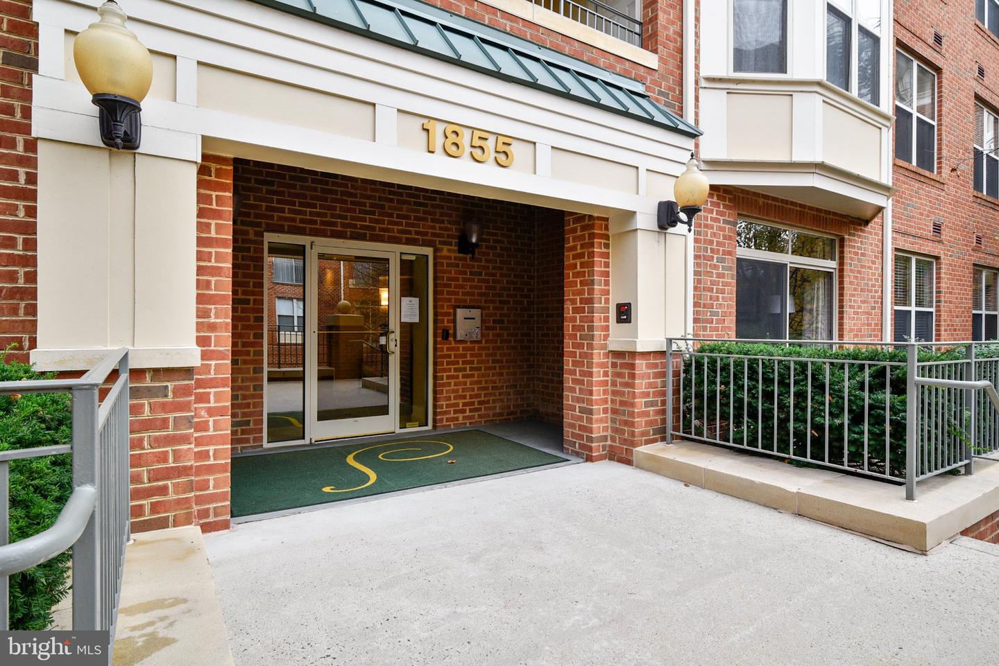 1855 Stratford Park Pl #416 — photo
