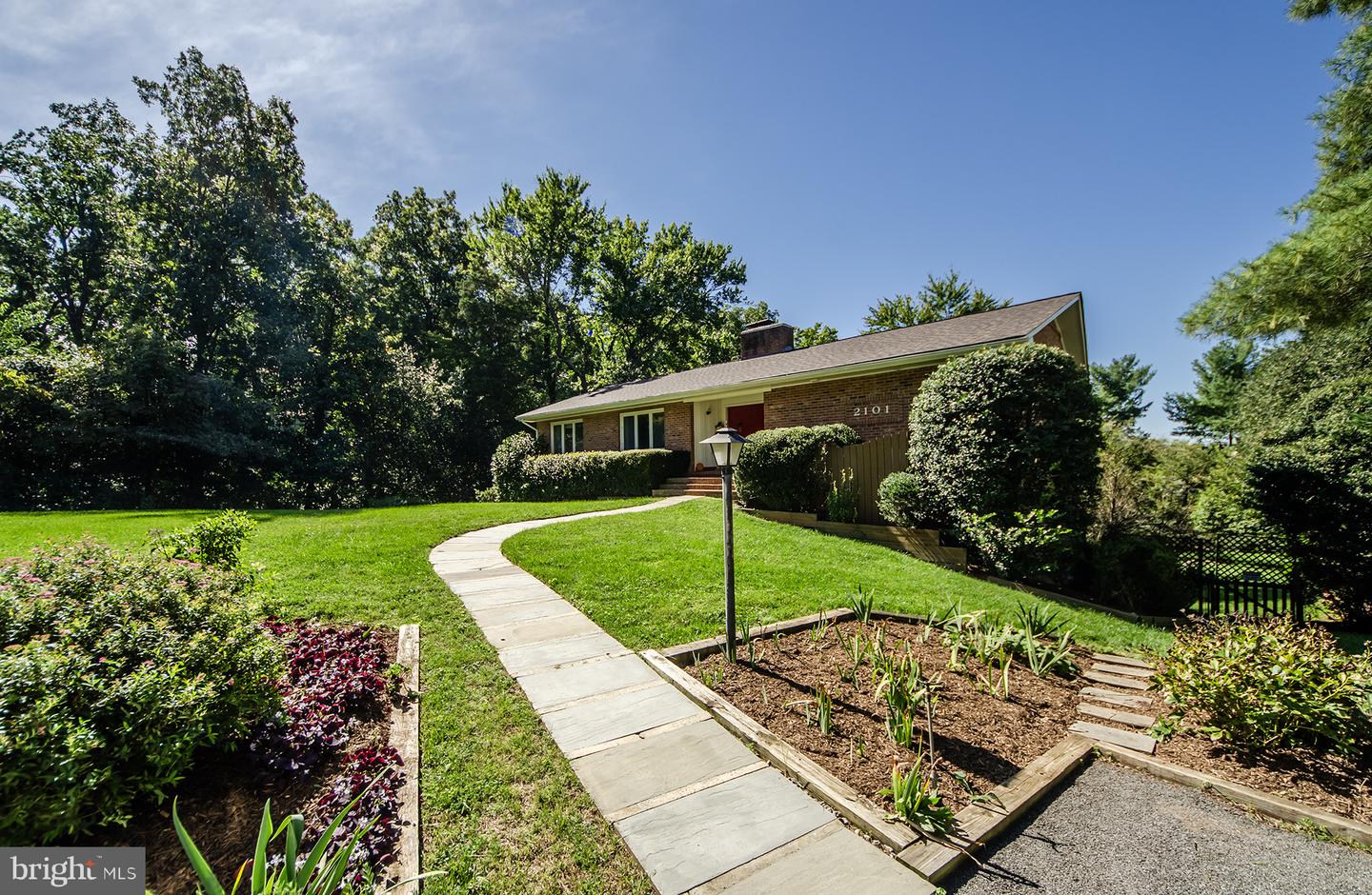 2101 Whiteoaks Dr — photo