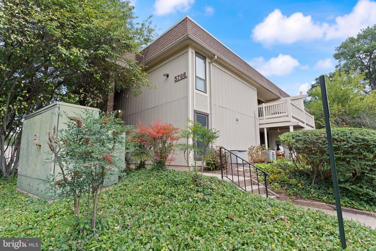 5766 Rexford Ct #M — photo