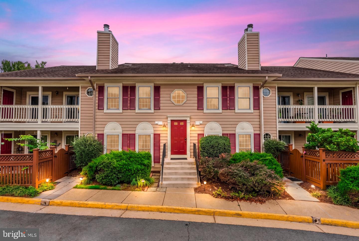 6043 Essex House Sq #B — photo