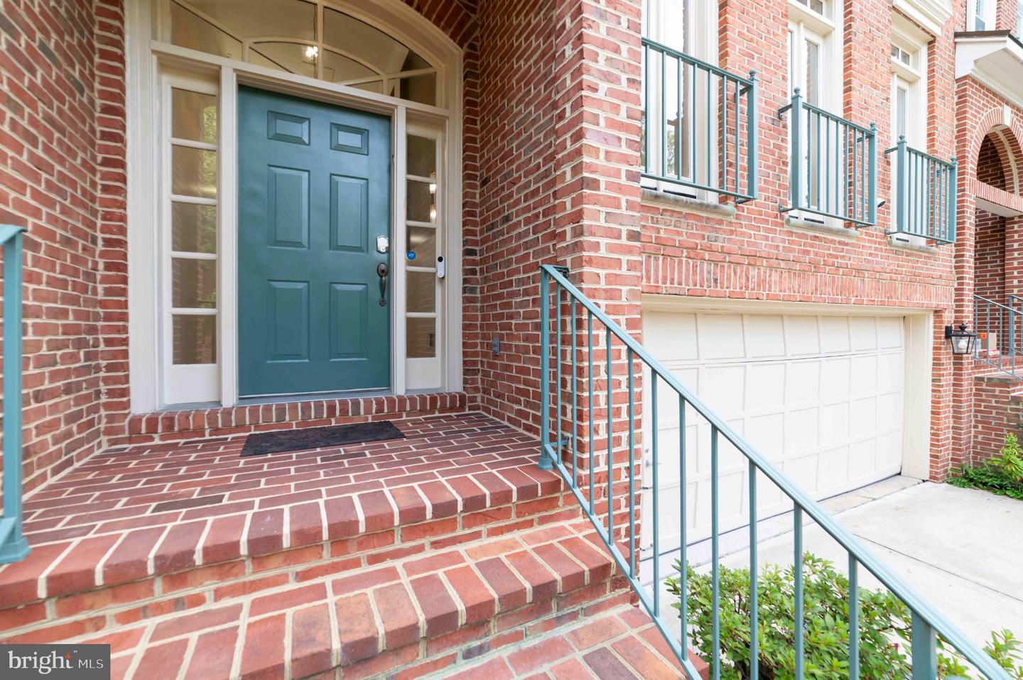 7704 Annandale Mains Ct — photo