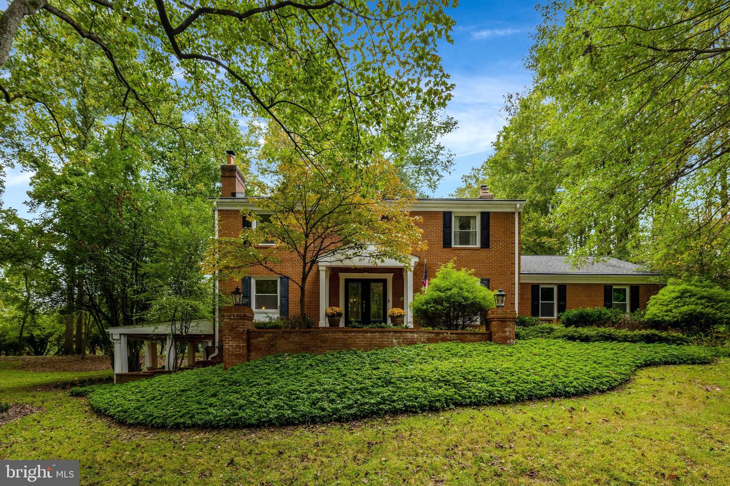10015 Saddle Rd — photo
