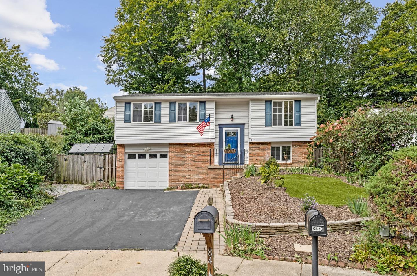 8471 Great Lake Ln — photo