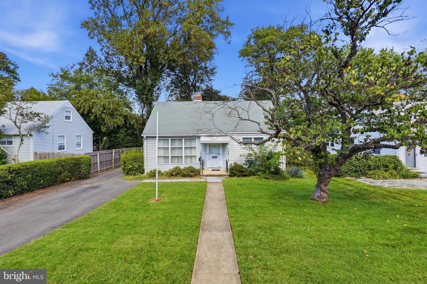 6824 Westlawn Dr — photo