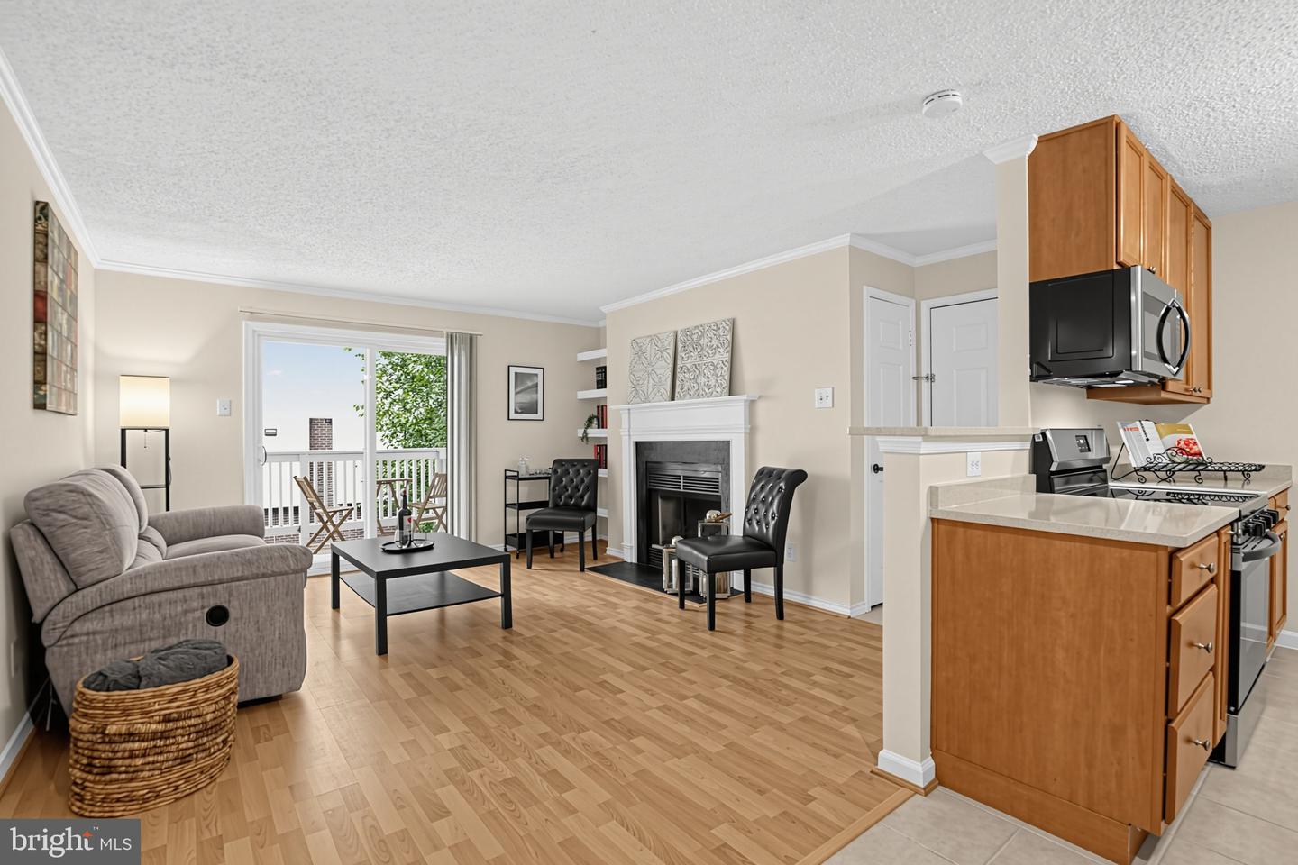 1532 Lincoln Way #202B — photo