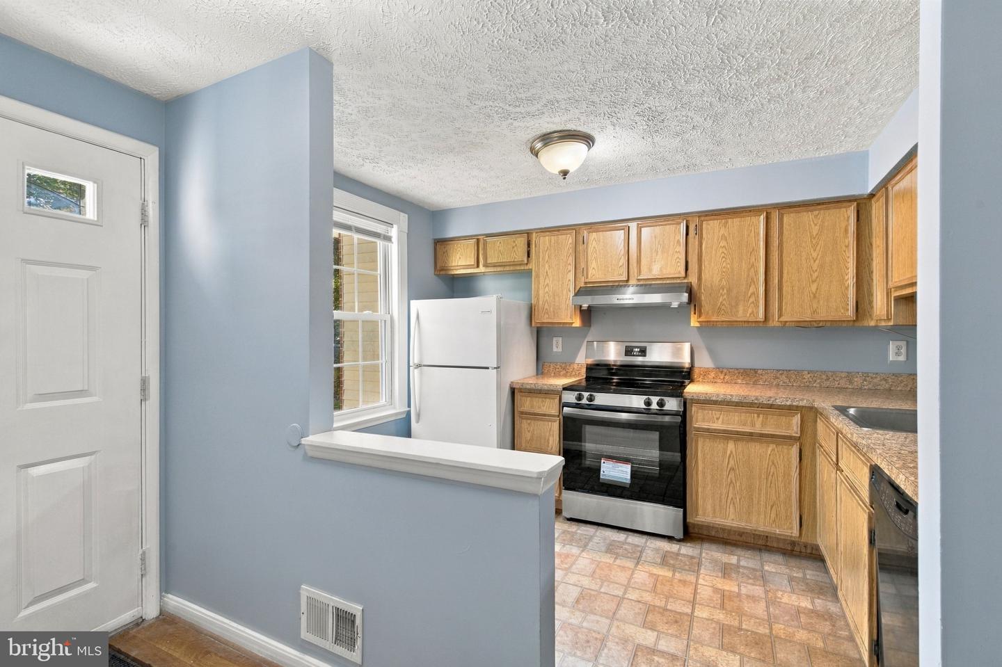 8304 Wind Fall Road, Springfield, VA 22153 — photo 2