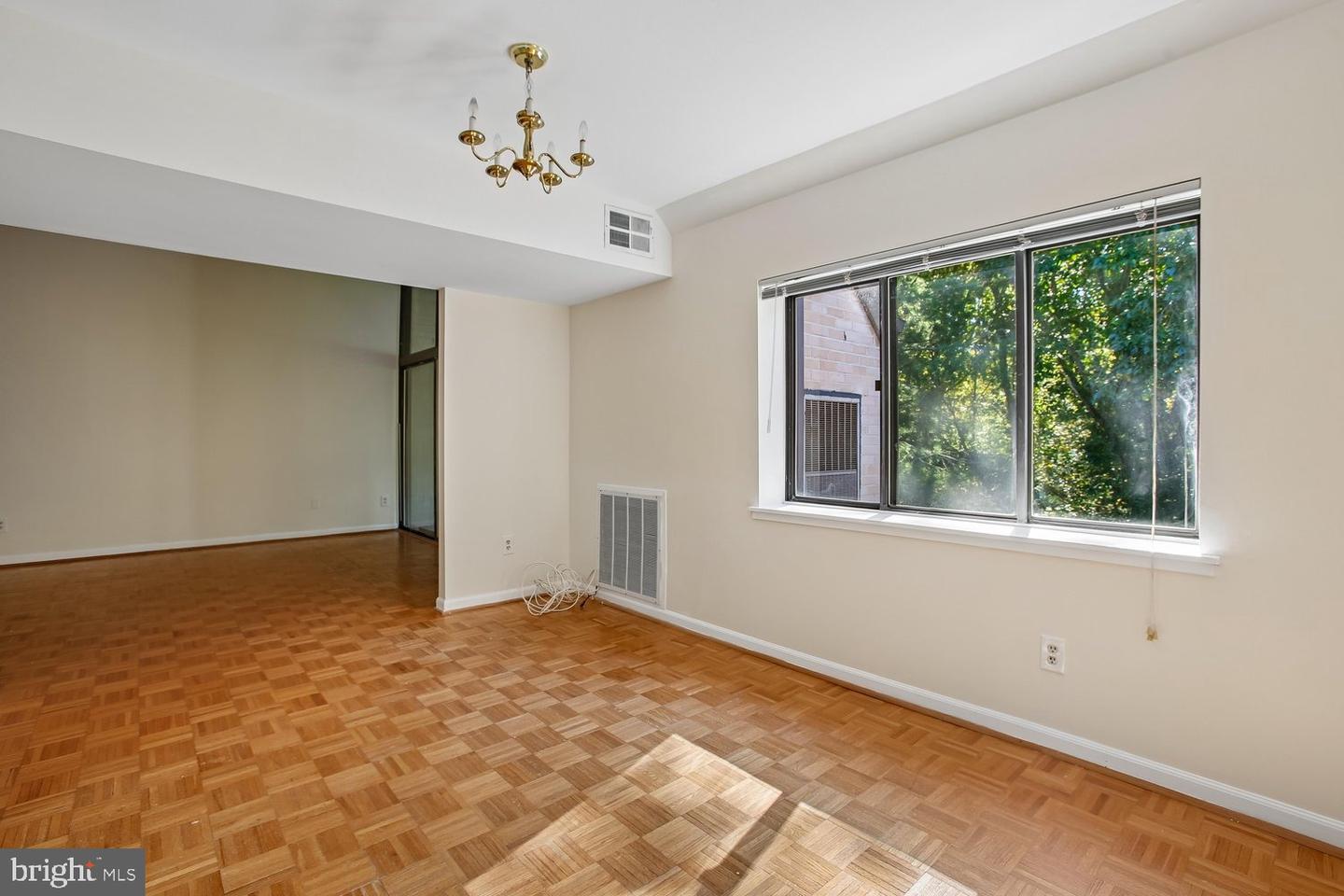 1671 Parkcrest Cir #4C/401 — photo
