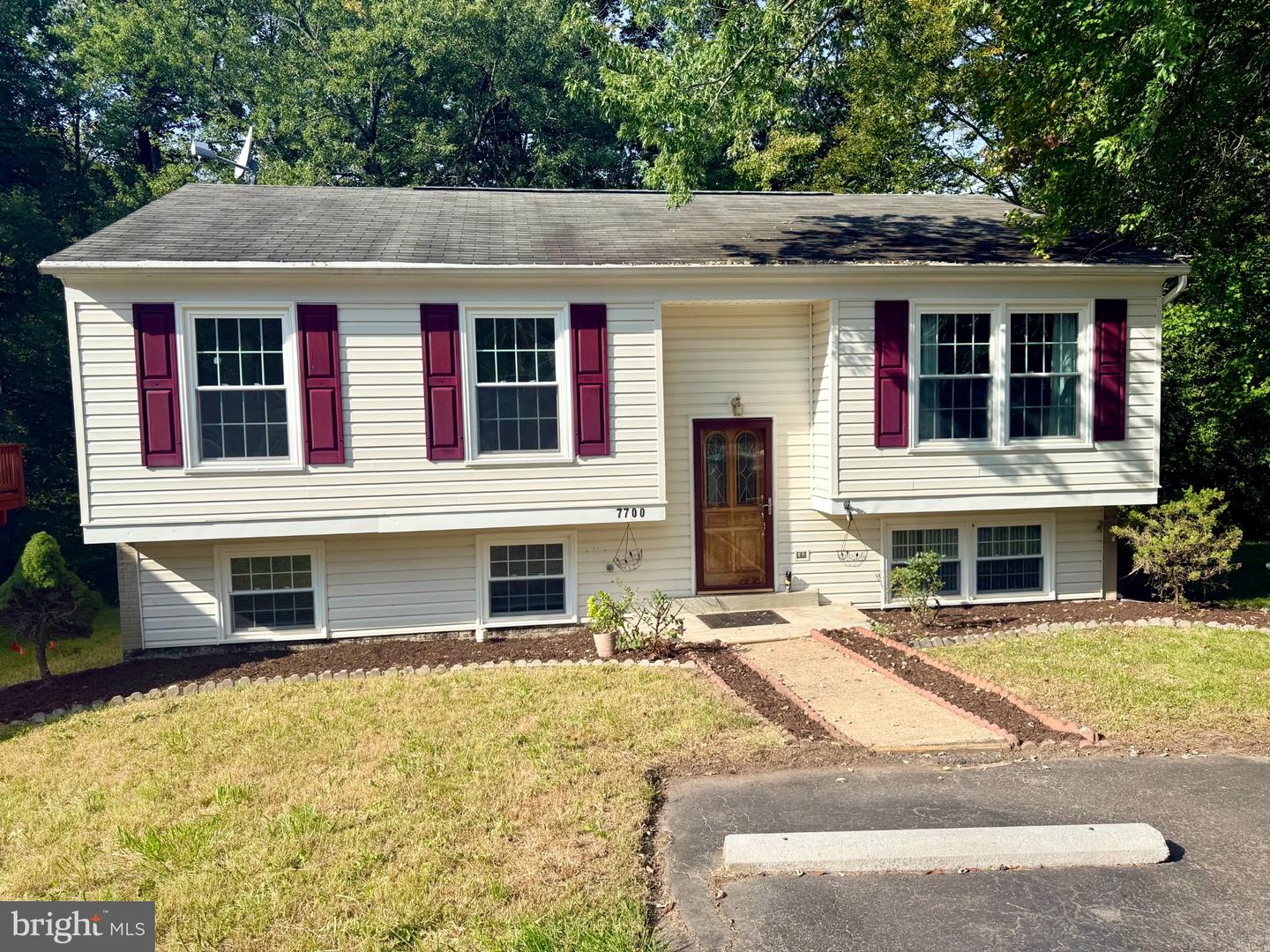 7700 Newington Forest Ave — photo