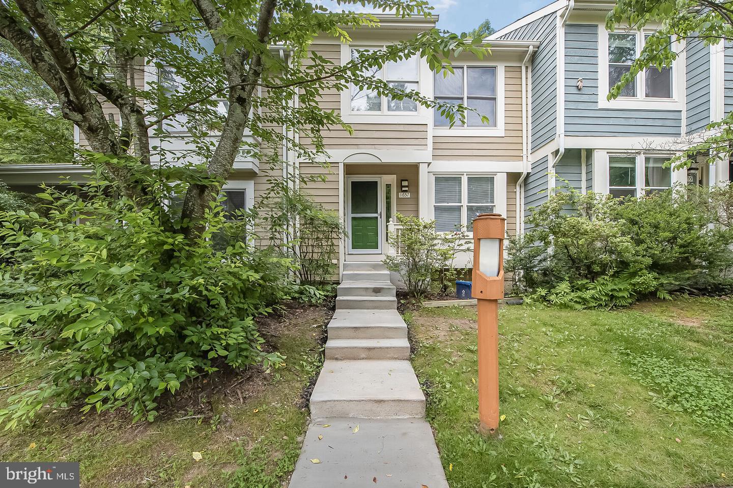1657 Oak Spring Way, Reston, VA 20190