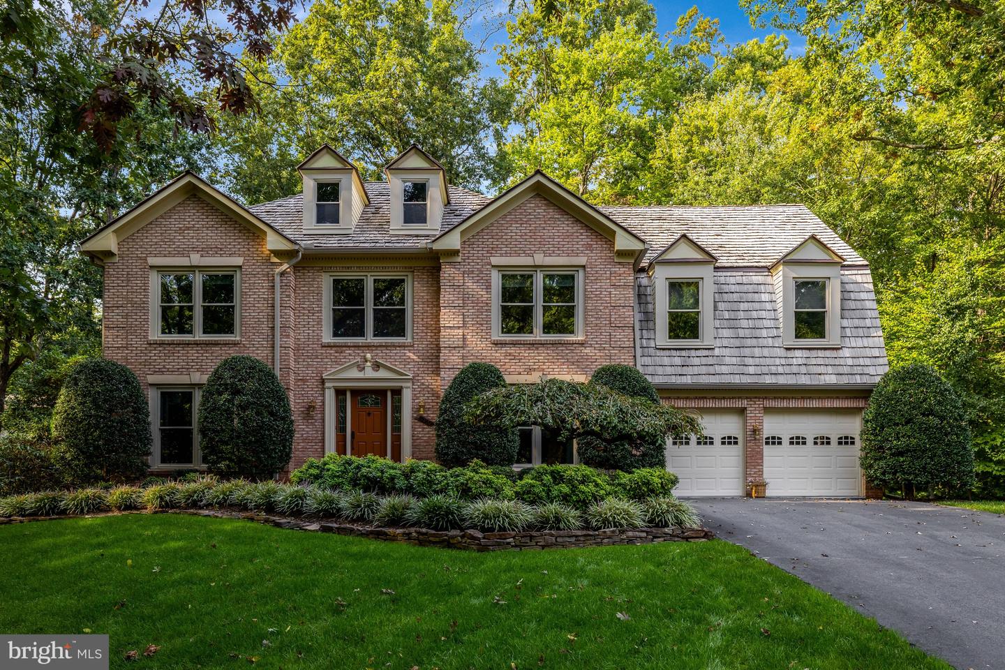 6290 Homar Pond Ct — photo
