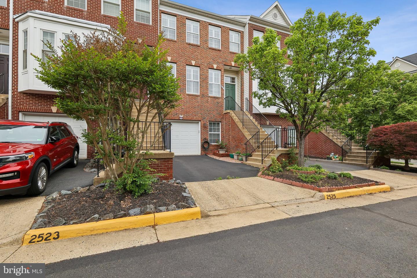 2525 James Madison Cir — photo
