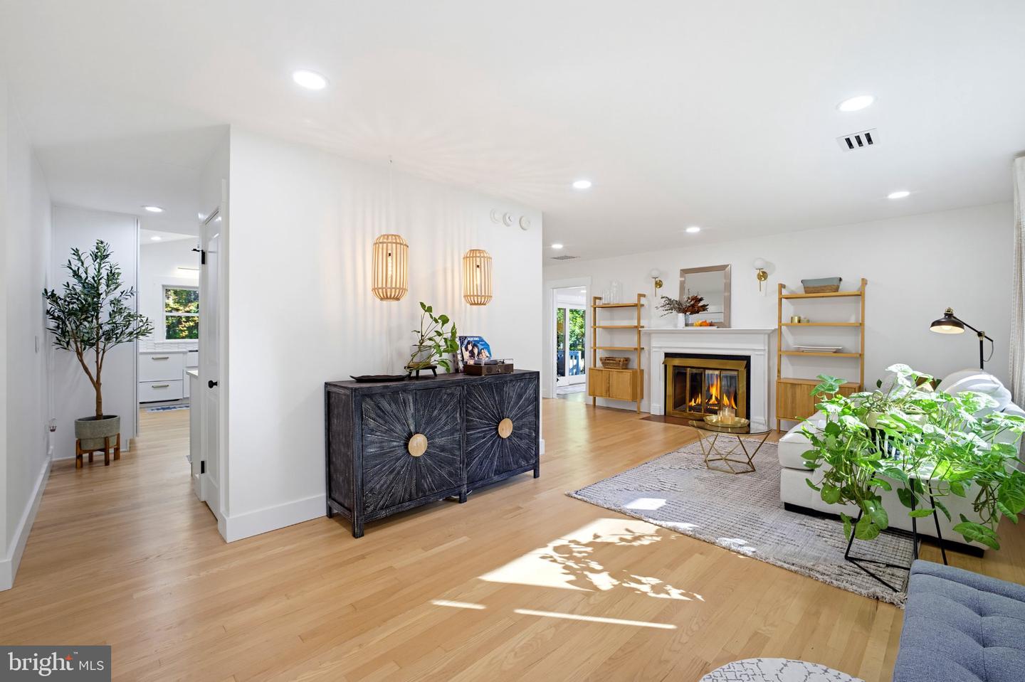 4709 Holly Ave — photo