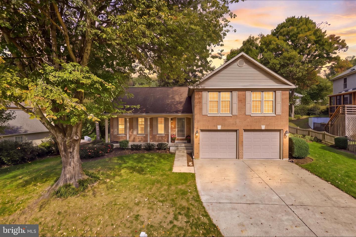 9302 Janphil Ln — photo
