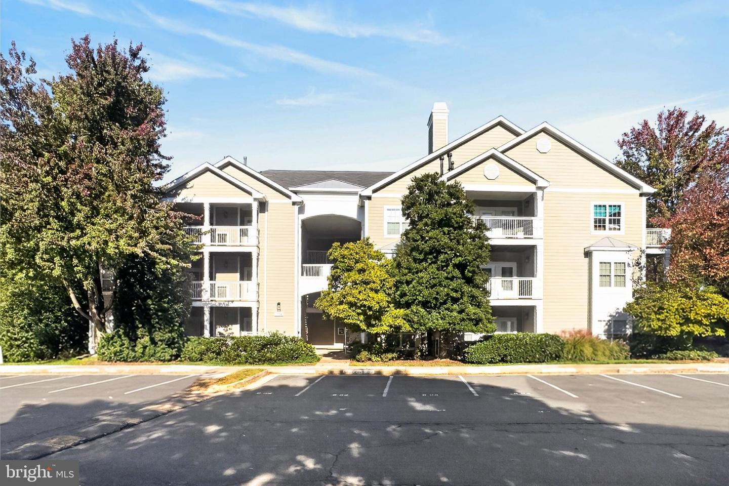 1704 Lake Shore Crest Dr #25 — photo