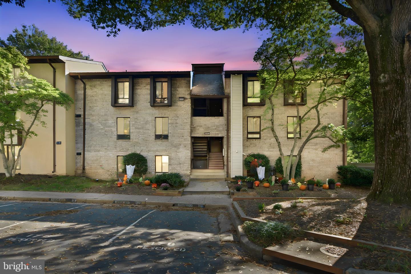 2245 Castle Rock Sq #11C — photo