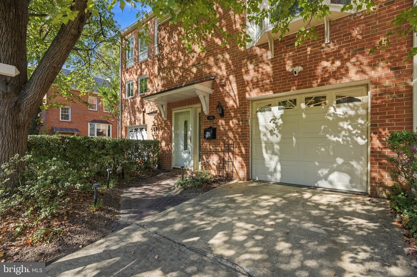 6916 McLean Park Manor Ct — photo