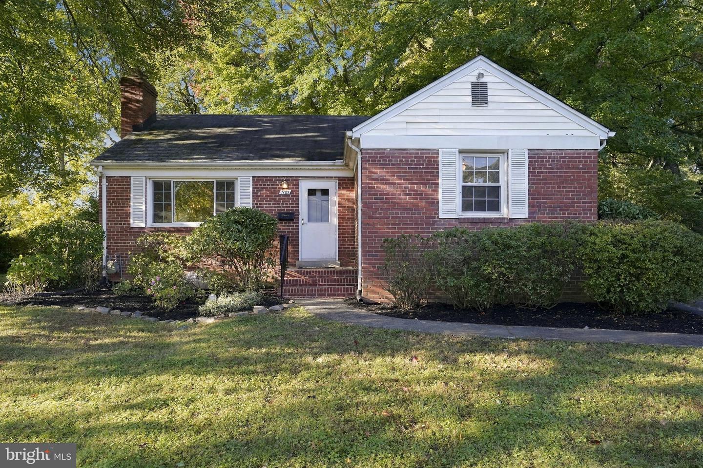 7105 Eastman Dr — photo